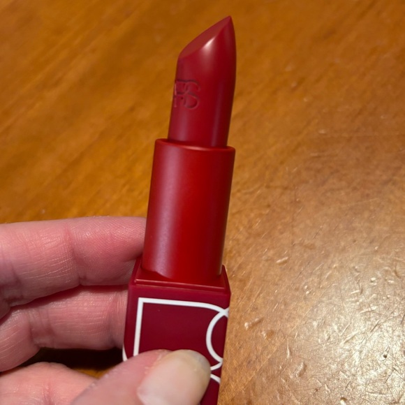 NARS Lipstick Jungle Red - Picture 6 of 16